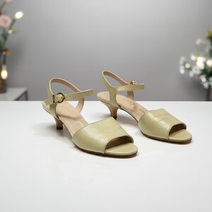 Salvatore Ferragamo Women’s Light Tan Leather Kitten Heels Size 6.5